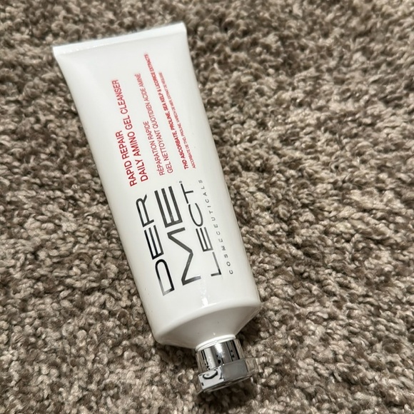 NEW | Dermelect | Daily Amino Gel Cleanser - All Skin Types 4.0 oz | Retails $38 - Picture 2 of 2